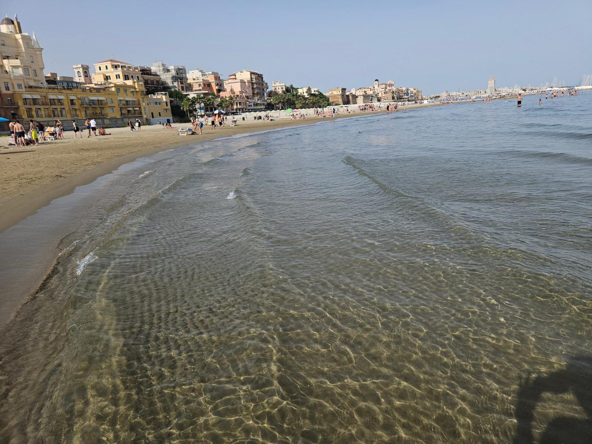 Terrazza A Nettuno E Chiesa Giubilare Santa Maria Goretti Exterior foto
