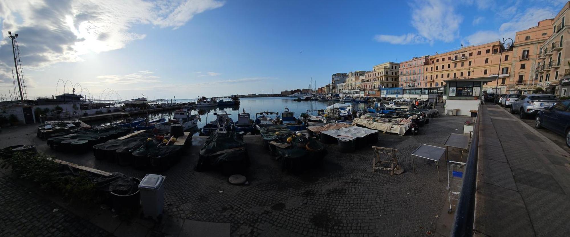 Terrazza A Nettuno E Chiesa Giubilare Santa Maria Goretti Exterior foto