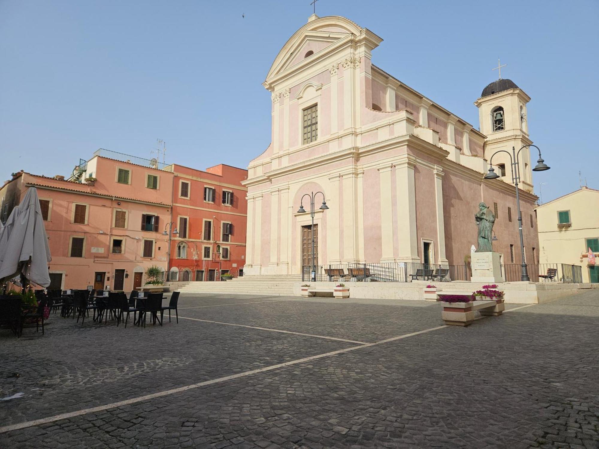 Terrazza A Nettuno E Chiesa Giubilare Santa Maria Goretti Exterior foto