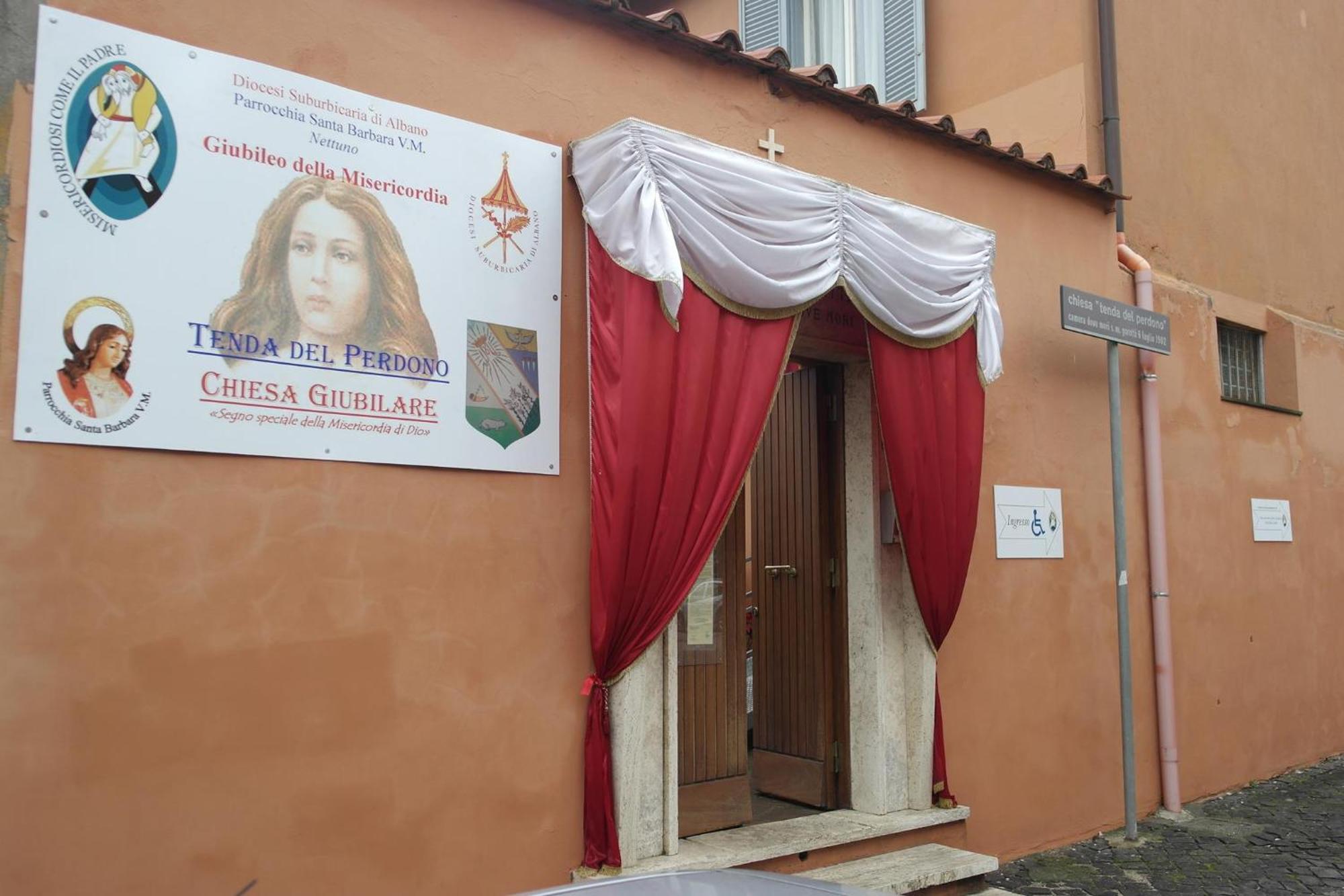 Terrazza A Nettuno E Chiesa Giubilare Santa Maria Goretti Exterior foto